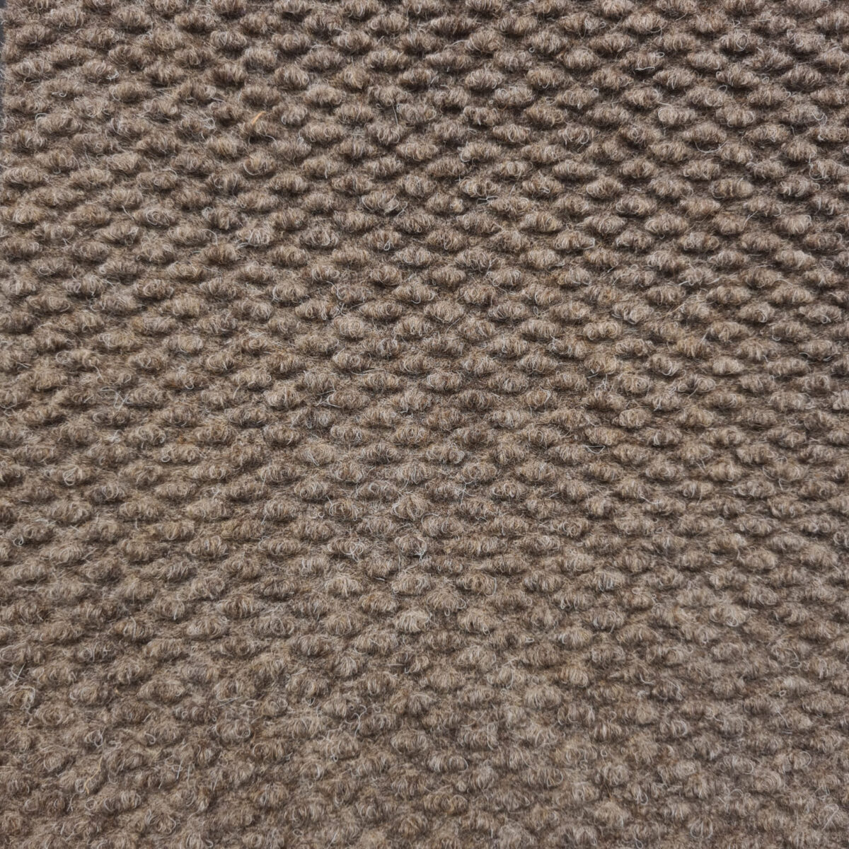 Bil & Båtteppe Polo Nop Sand i nålefilt med noppstruktur og latex bakside, bredde 200 cm