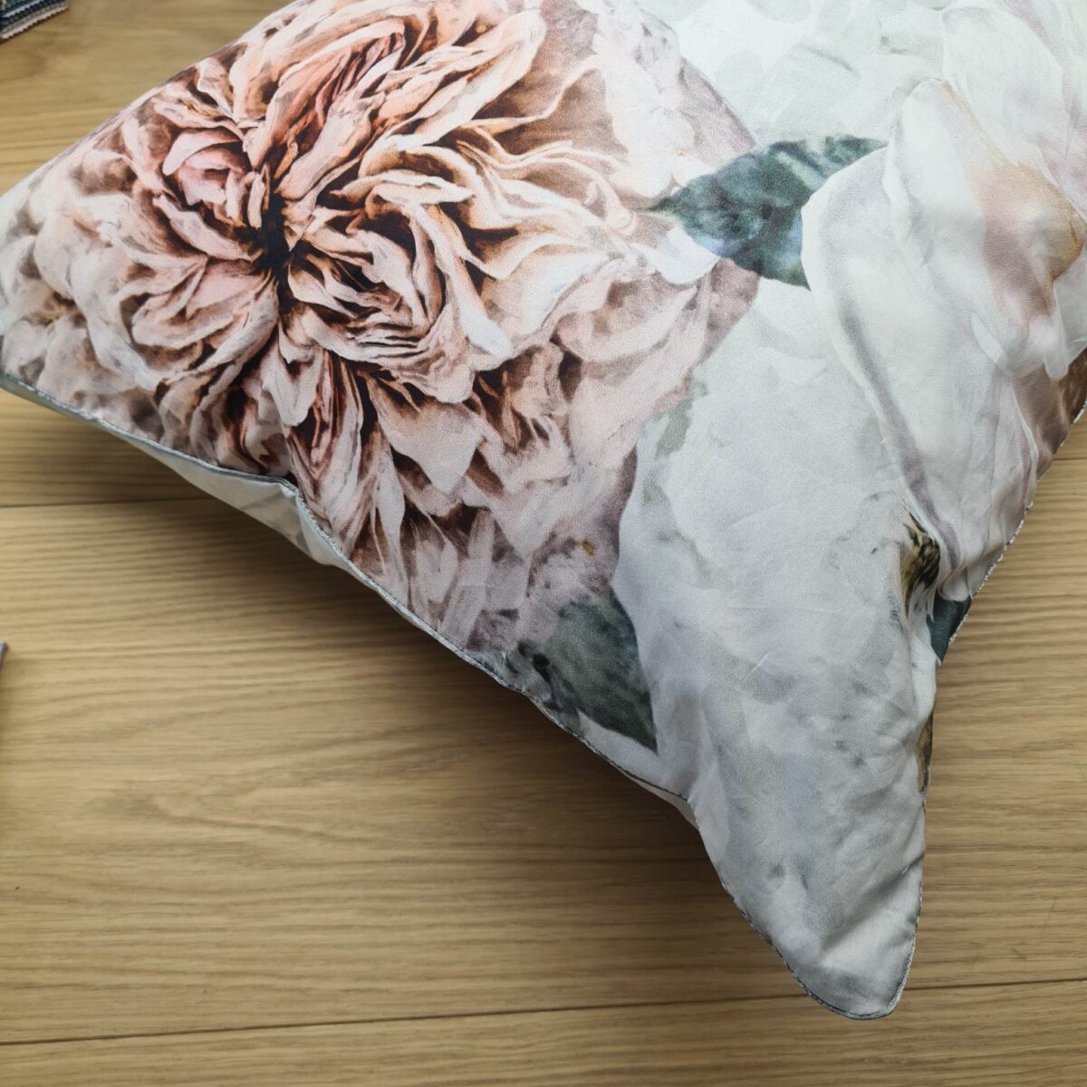 Designers Guild Pahari Tuberose Putevar 50x70