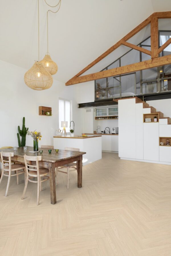 Klikkvinyl Fiskebenmønster Blomma Beige