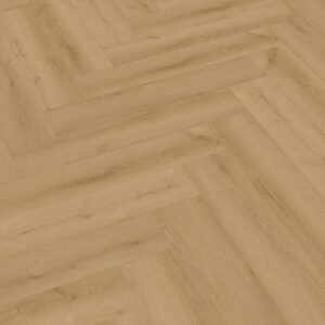 Klikkvinyl i fiskebensmønster med eikedekor og naturlig trestruktur i varm brun tone