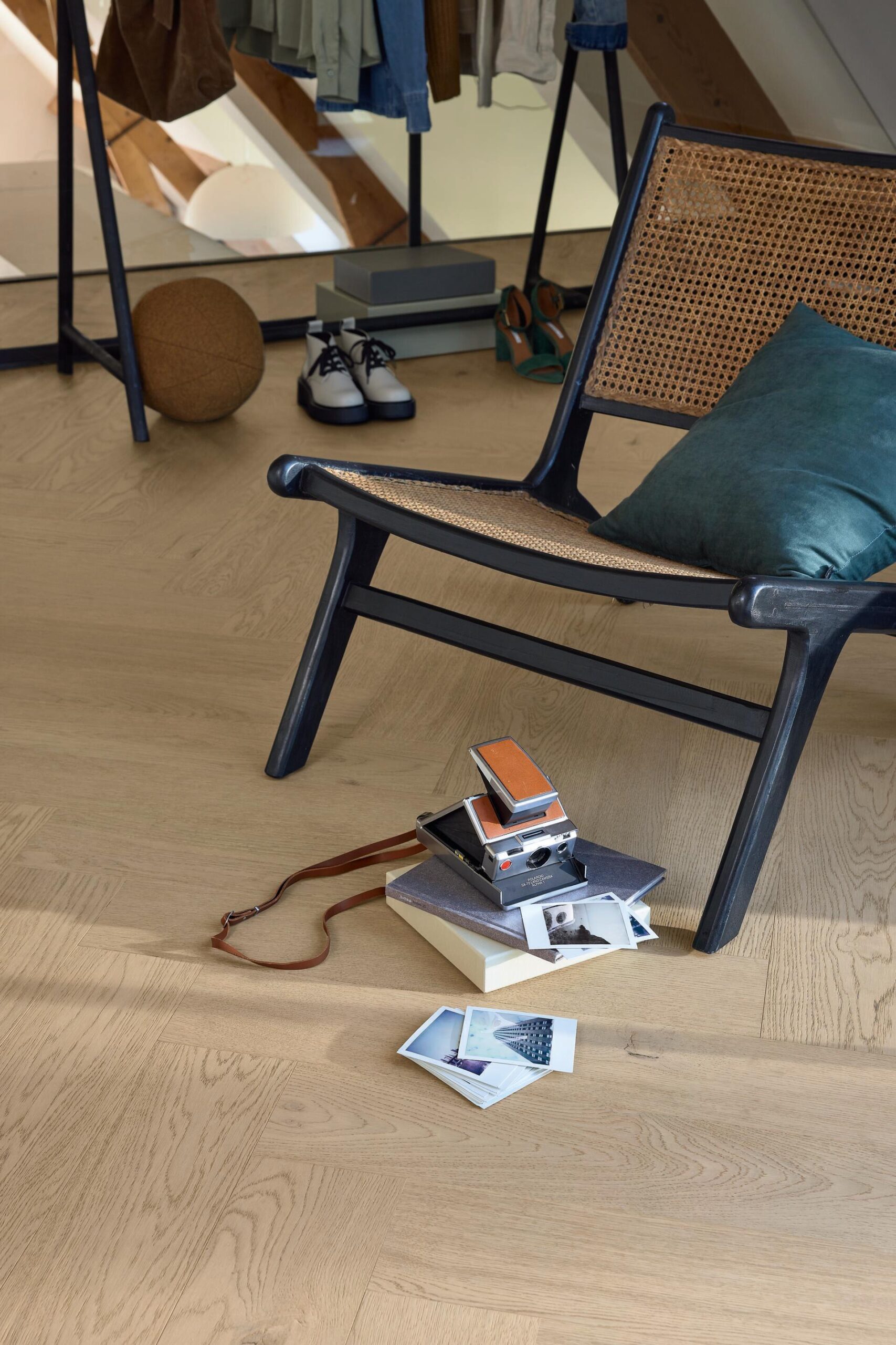 Herdet fiskebensgulv i eik Meister Lindura Oak Sand Grey Classic 20232 – ultramatt lakk