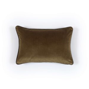 Elegant og tøff pyntepute fra Elitis. I en flott militærgrønn farge og med broderte kanter