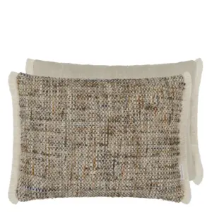 Pradelles Zinc pyntepute fra Designers Guild – elegant tweedstruktur i nøytrale toner med kobber og nøttefarger. Perfekt som dekorativ sofapute.