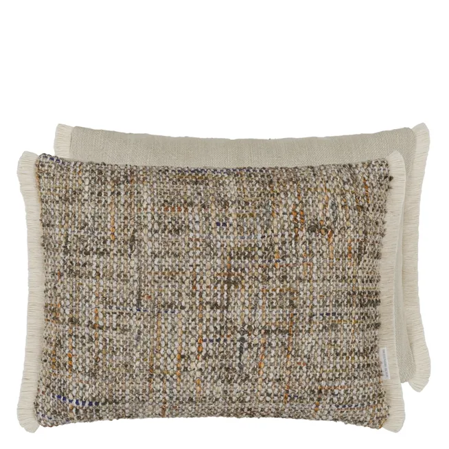 Pradelles Zinc pyntepute fra Designers Guild – elegant tweedstruktur i nøytrale toner med kobber og nøttefarger. Perfekt som dekorativ sofapute.