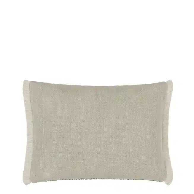 Pradelles Zinc pyntepute fra Designers Guild – elegant tweedstruktur i nøytrale toner med kobber og nøttefarger. Perfekt som dekorativ sofapute.