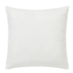 Celandine Chalk pute – cut velvet med bladmotiv i lys chalk-tone. 50×50 cm. Perfekt pyntepute til hjemmet.