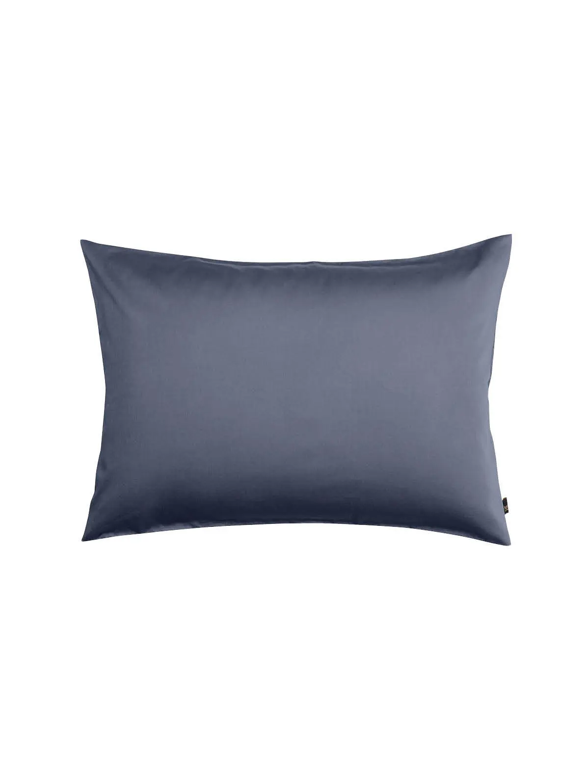 Hotellputetrekk i myk, steinvasket bomullssateng med elegant denimblå tone. Skap en rolig og luksuriøs atmosfære på soverommet med dette tidløse trekket.