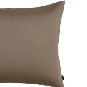 Hotellputetrekk fra Høie i myk, steinvasket sateng. Elegant valnøttfarge som gir hotellfølelsen hjemme på soverommet.
