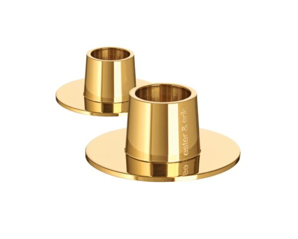 Eksklusiv lysestake fra Ester & Erik i gullfinish. Medium størrelse med glanset overflate – elegant og tidløs design som passer til både taper- og stearinlys.