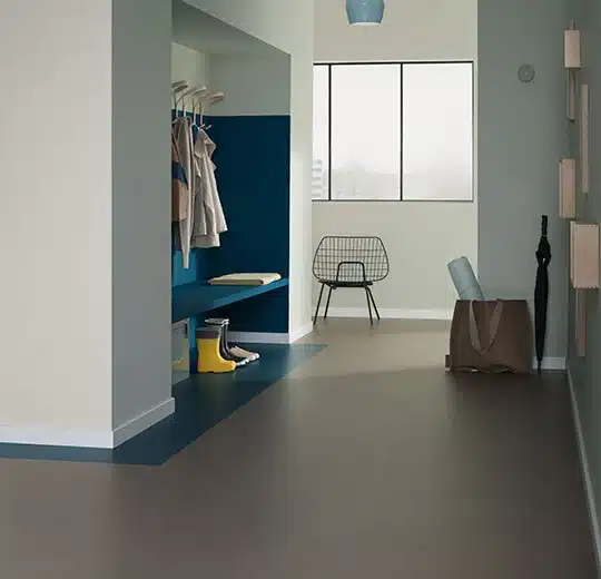 333358 petrol miljø 2 Marmoleum Click er et gulvprodukt som er laget hovedsakelig av fornybare naturressurser. Overflaten er linoleum. Marmoleum Click er raskt og enkelt å legge.