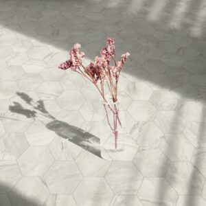 Gerflor Texline Nature Hexa Cream – gulvbelegg med flisdesign i kremtoner