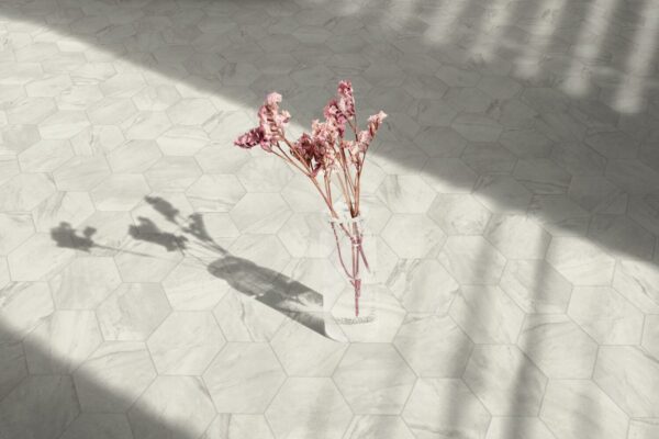 Gerflor Texline Nature Hexa Cream – gulvbelegg med flisdesign i kremtoner