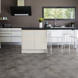 Elegant betonginspirert gulv som passer moderne hjem