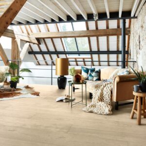 Parkett Eik Hvit Autentisk børstet Ultramattlakk – lyst og luftig interiør med rustikke detaljer (Meister)