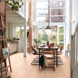 Parkett Eik Hvit Harmonisk børstet Ultramattlakk – rombilde med naturlig lys og luftige materialer fra Meister PD 450