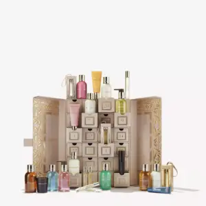 Molton Brown Advent Kalender – 24 luksuriøse produkter med duft og pleie. En elegant julekalender fylt med britisk velvære og eksklusivitet.