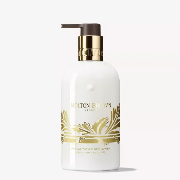 Silkemyk body lotion med duft av grapefrukt, hylleblomst og vetiver. Fugter huden dypt og etterlater en frisk, elegant duft.