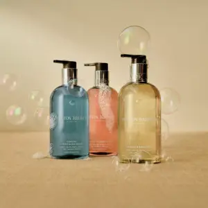 Oppdag Molton Browns Coastal Cypress & Sea Fennel Fine Liquid Hand Wash – en luksuriøs håndsåpe med kystinspirert duft og elegant design. Velg kvalitet hos Interiørfaghuset T. Lund.