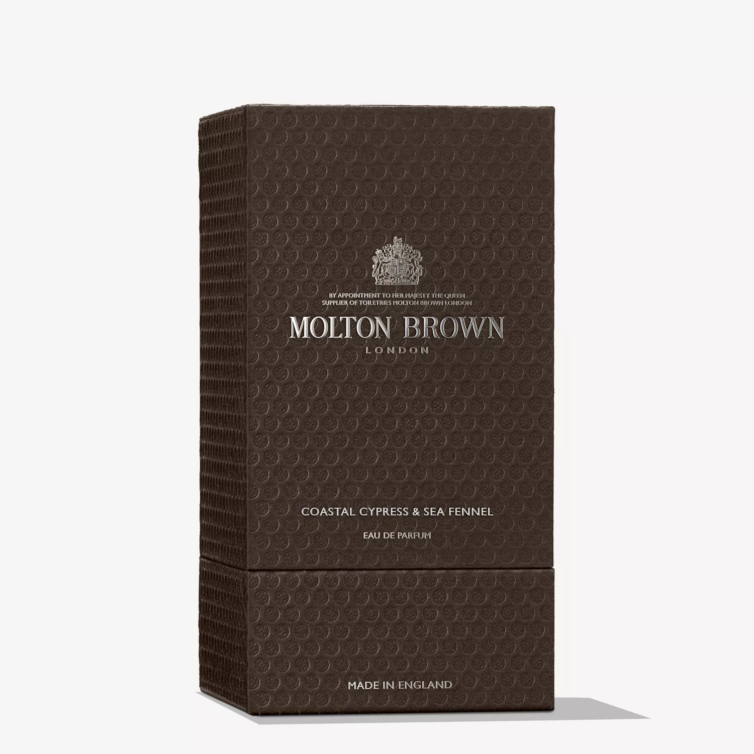 Oppdag Molton Browns Coastal Cypress & Sea Fennel Eau de Parfum 100 ml – en luksuriøs og maritim duft med noter av fikenblader, saltet cypress og lær. Velg kvalitet og eleganse hos Interiørfaghuset T. Lund.