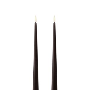 Ester & Erik LED-stearinlys Espresso No. 70 – 30 cm (2 stk) | Interiørfaghuset T. Lund To LED-stearinlys fra Ester & Erik i fargen Espresso No. 70. 30 cm høye med realistisk flamme og matt overflate – eksklusive, trygge og stemningsfulle lys til hjemmet.