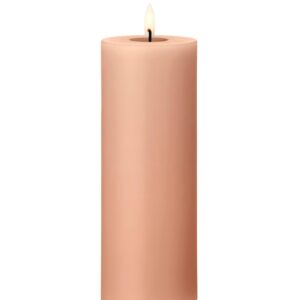 Eksklusivt LED-kubbelys fra Ester & Erik i fargen Rosy Caramel No. 20. 20 cm høyt med realistisk flamme og ekte voks-finish – trygt, elegant og stemningsfullt.