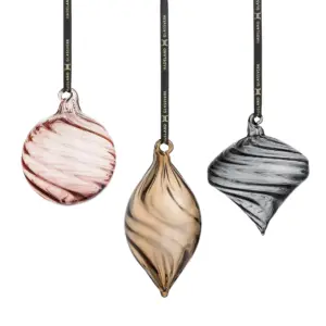 HG Jul Glassklang Optikk 3 pk fra Hadeland Glassverk – munnblåste julekuler i delikate fargetoner med optisk struktur.