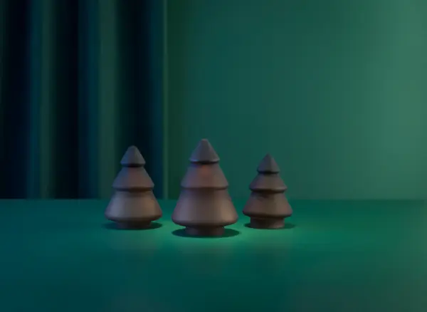 Frostede bruntonede glasstrær fra Hadeland Glassverk som juledekorasjon ved tente lys.