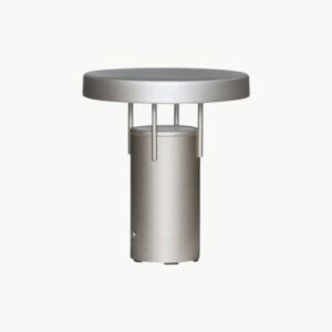 BringMe oppladbar bordlampe Mini i Metallic Sand fra Hübsch, dimbar og bærbar lampe i metall med integrert LED.
