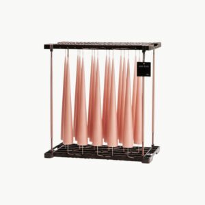 Ester & Erik kjeglelys 37 cm i Rosy Caramel No. 20 med matt overflate.