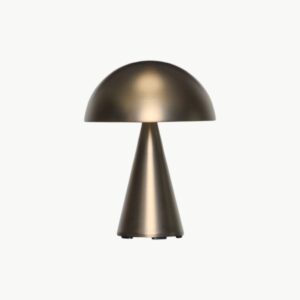 Mush oppladbar bordlampe i Burnished Brass fra Hübsch, dimbar og trådløs lampe i metall med avrundet skjerm.