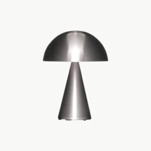 Mush oppladbar bordlampe i Nickel fra Hübsch, dimbar og trådløs lampe i metall med avrundet skjerm.