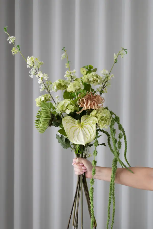 Kunstig bukett med snow willow gren hvit fra Bloom Objects naturtro dekorasjon