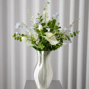 Bright Summer Bouquet kunstig blomsterbukett fra Bloom Objects i hvit, grønn og lyseblå