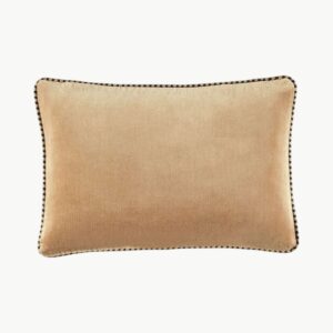 Pyntepute i lys brun tone med dekorativ kant, 30 x 45 cm