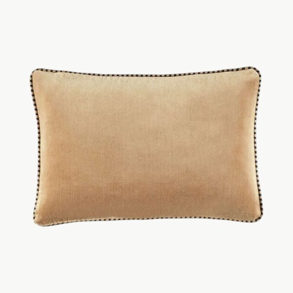 Pyntepute i lys brun tone med dekorativ kant, 30 x 45 cm