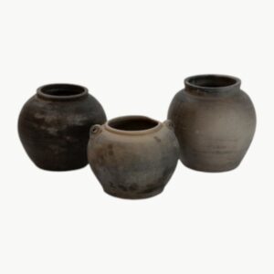 Liten vintage krukke i grå keramikk med naturlig patina