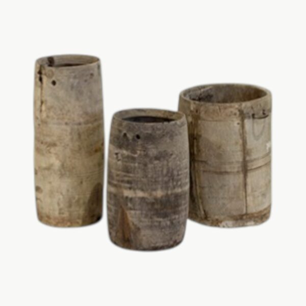 Stor nepalsk vintage krukke i bleket tre med rustikk overflate og naturlig patina.