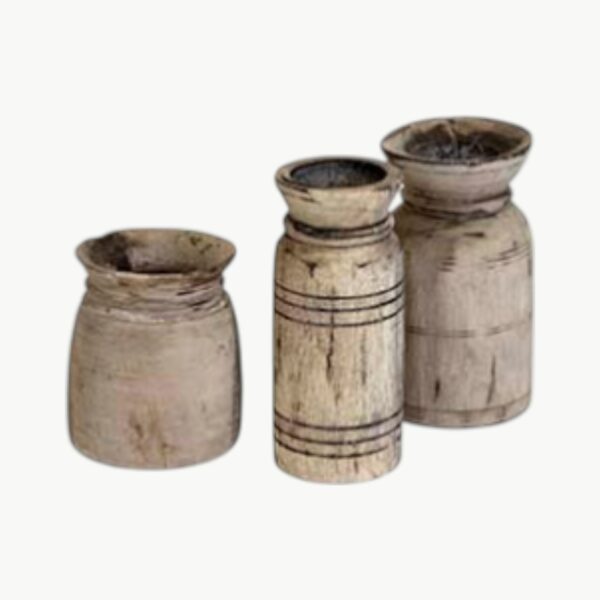 Sett med to små blekede nepalske trekrukker i vintage tre med naturlig patina