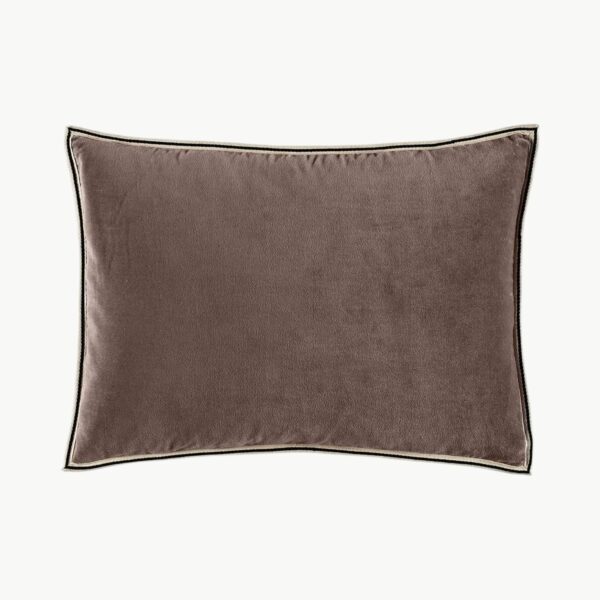 Pyntepute i mørk brun tone med kontrastkant, 40 x 55 cm