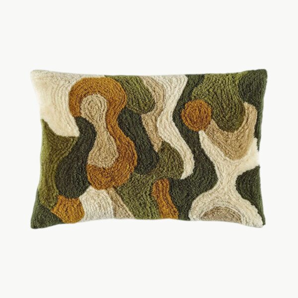 Pyntepute med abstrakt mønster i grønne, beige og gyldne toner, 30 x 45 cm