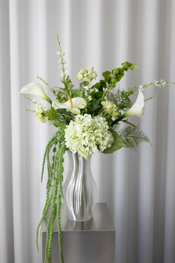 Spring Blossom Bouquet kunstig blomsterbukett fra Bloom Objects i grønn og hvit