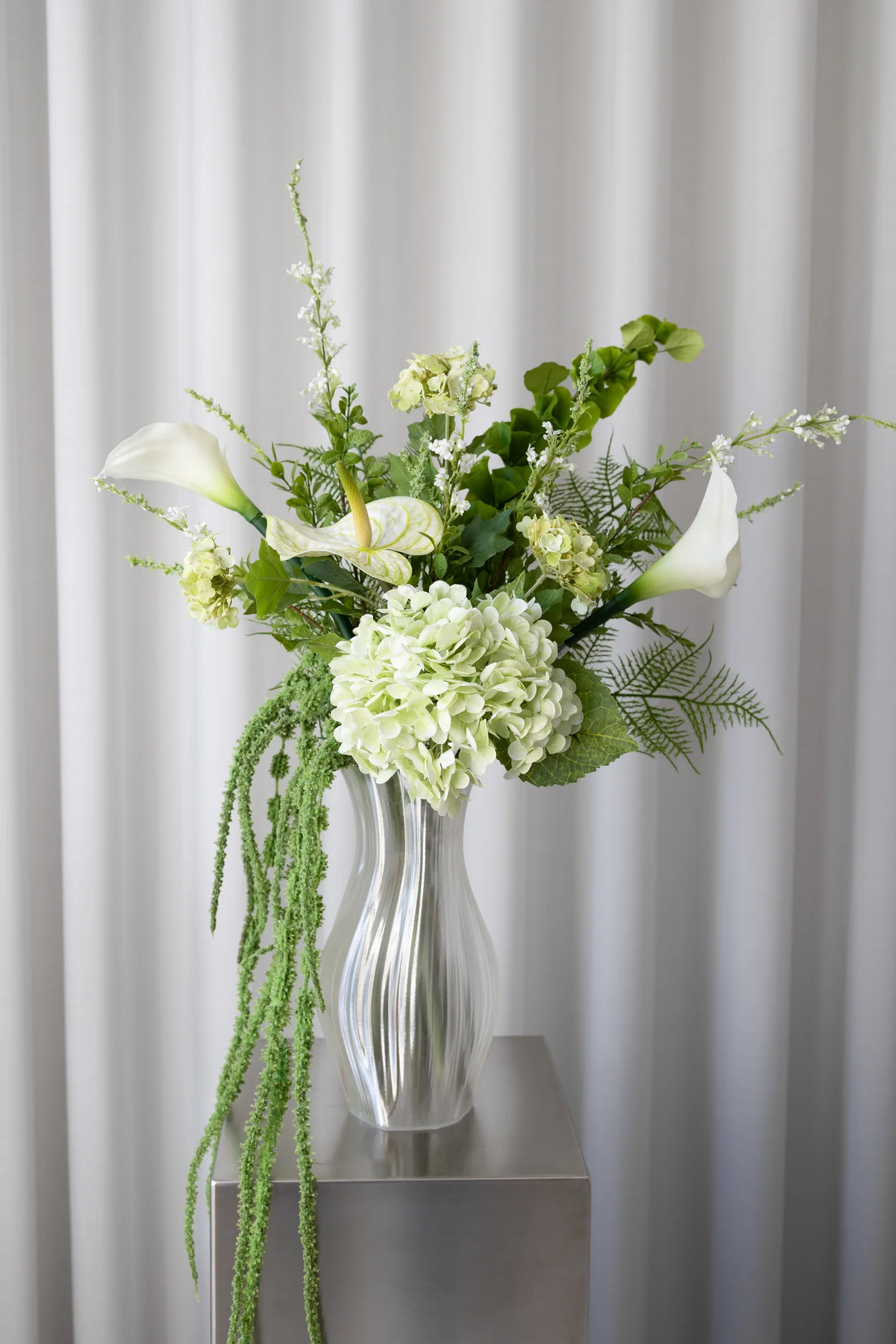 Spring Blossom Bouquet kunstig blomsterbukett fra Bloom Objects i grønn og hvit