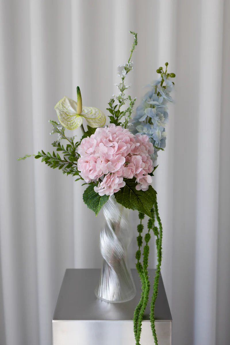 Soft Essence Bouquet kunstig blomsterbukett fra Bloom Objects i beige og grønn