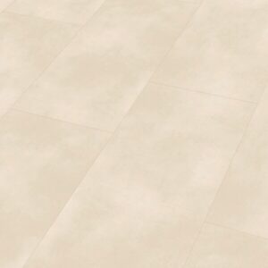 Lyst klikkvinylgulv i steinlook med flisformat og hvit fargetone