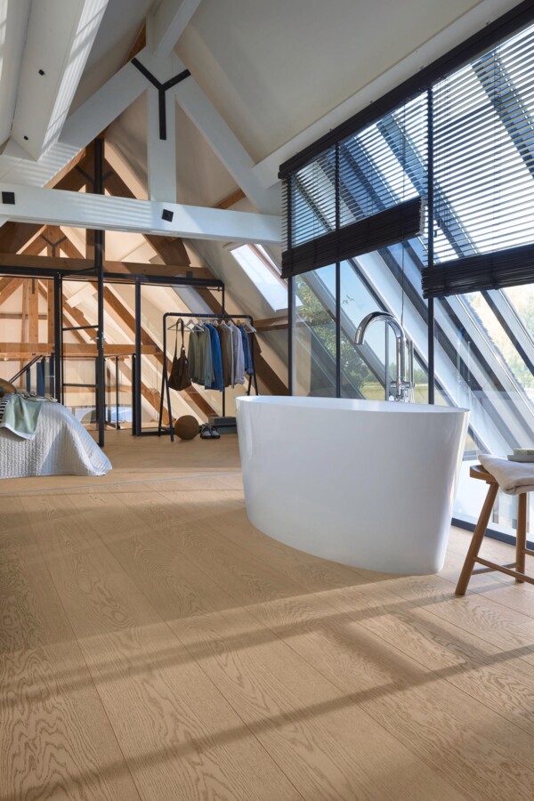 Herdet fiskebensgulv i eik Meister Lindura Oak Sand Grey Classic 20232 – ultramatt lakk