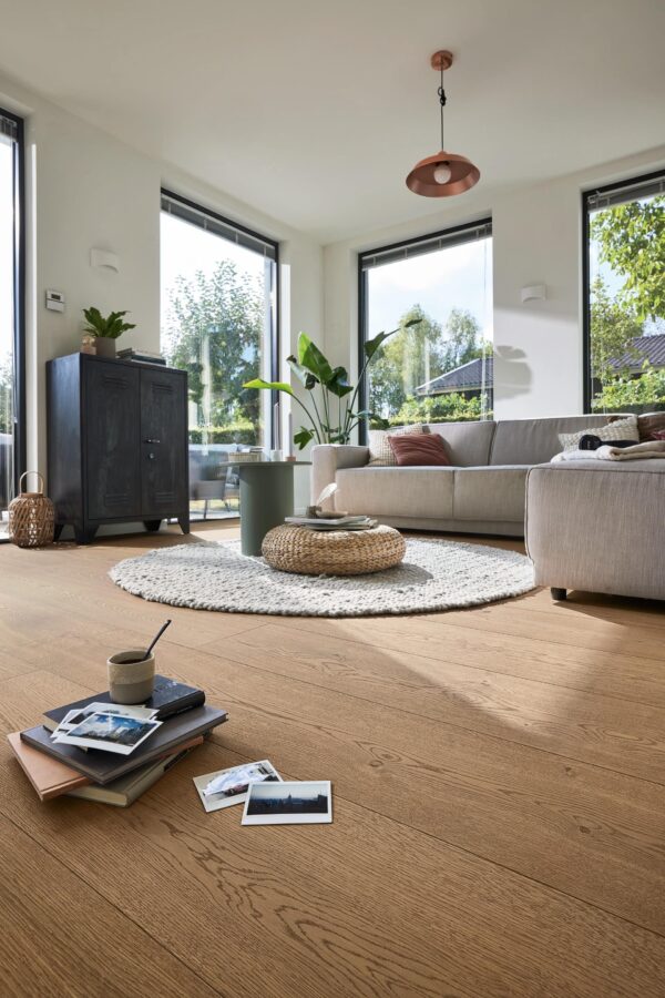 Herdet tregulv Lindura Clay Brown Oak Authentic 20225 – Brede Planker – Ultramattlakk - Bilde 5