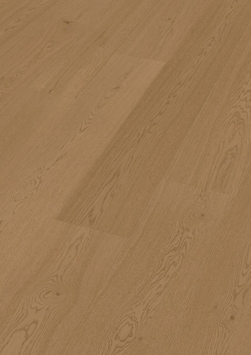 Herdet tregulv i eik Clay Brown med brede planker og naturlig trestruktur