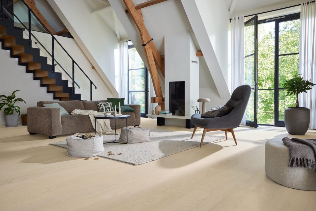 Herdet tregulv Lindura Natural Pearl White Oak 20229 – Brede Planker – Ultramattlakk