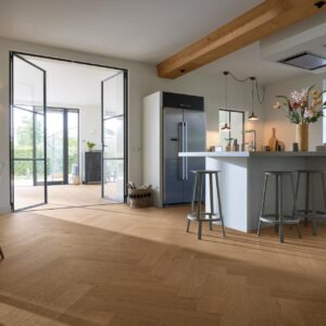 Herdet Tregulv Lindura Oak Clay Brown Classic 20233 – Fiskebensgulv – Ultramattlakk - Bilde 2