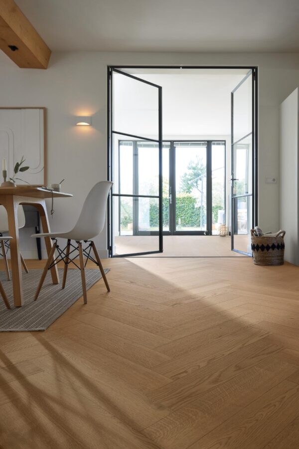 Herdet tregulv Lindura Clay Brown Oak Authentic 20225 – Brede Planker – Ultramattlakk - Bilde 3